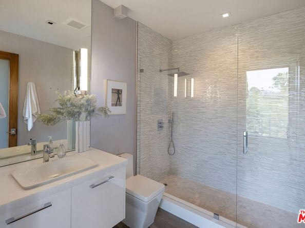 5751 Valley Oak Drive, Los Angeles CA 90068