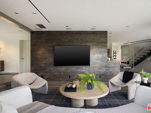 5751 Valley Oak Drive, Los Angeles CA 90068