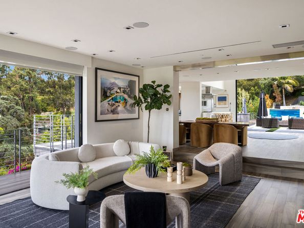 5751 Valley Oak Drive, Los Angeles CA 90068