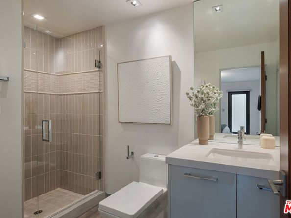 5751 Valley Oak Drive, Los Angeles CA 90068