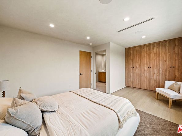 11351 Dona Lisa Drive, Studio City CA 91604