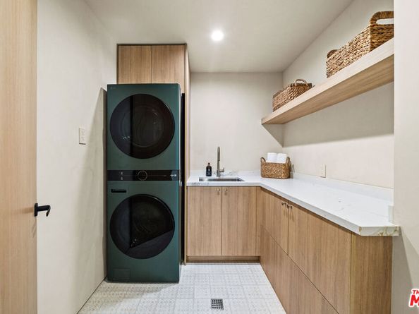 11351 Dona Lisa Drive, Studio City CA 91604