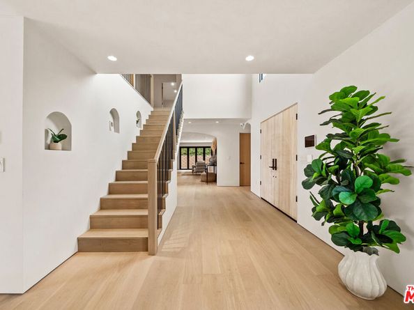 11351 Dona Lisa Drive, Studio City CA 91604