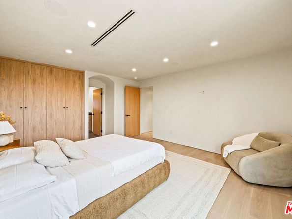 11351 Dona Lisa Drive, Studio City CA 91604