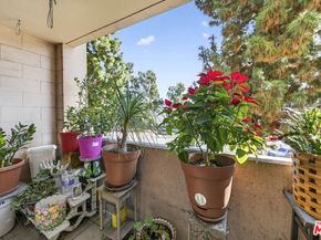 421 S La Fayette Park Place 301, Los Angeles CA 90057