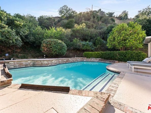 3831 Saint Johnswood Drive, Woodland Hills CA 91364