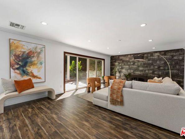 3831 Saint Johnswood Drive, Woodland Hills CA 91364