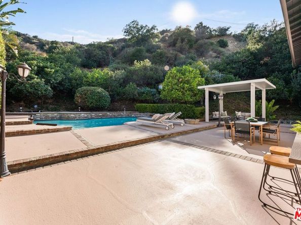 3831 Saint Johnswood Drive, Woodland Hills CA 91364