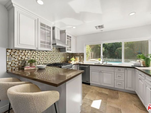 3831 Saint Johnswood Drive, Woodland Hills CA 91364