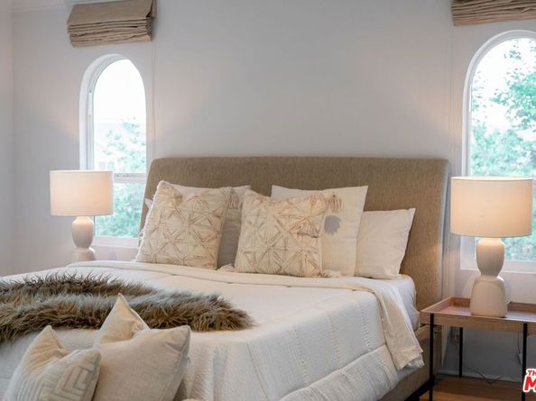 3831 Saint Johnswood Drive, Woodland Hills CA 91364