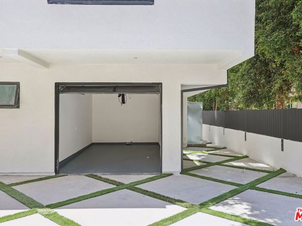 2113 Holly Drive, Los Angeles CA 90068