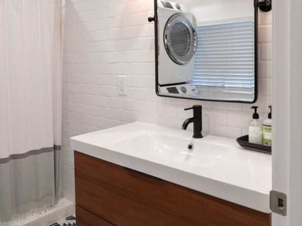 2415 8th Avenue, Los Angeles CA 90018