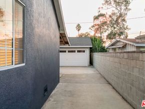 2415 8th Avenue, Los Angeles CA 90018