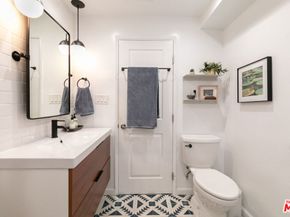 2415 8th Avenue, Los Angeles CA 90018