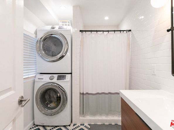 2415 8th Avenue, Los Angeles CA 90018