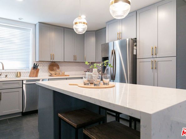 2415 8th Avenue, Los Angeles CA 90018