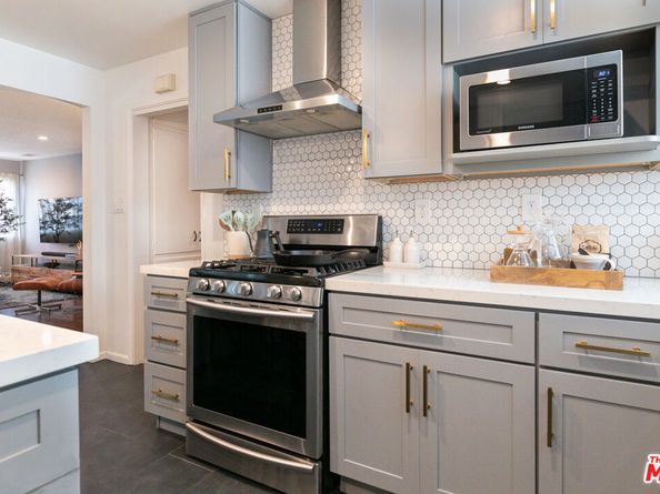 2415 8th Avenue, Los Angeles CA 90018