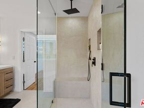 4210 N Sepulveda Boulevard, Sherman Oaks CA 91403