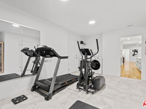 4210 N Sepulveda Boulevard, Sherman Oaks CA 91403