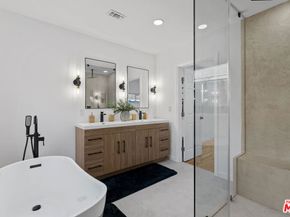 4210 N Sepulveda Boulevard, Sherman Oaks CA 91403