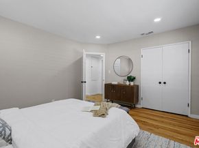 4210 N Sepulveda Boulevard, Sherman Oaks CA 91403