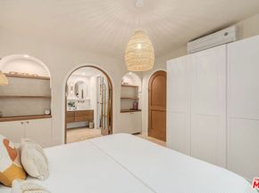 7030 De Longpre Avenue, Los Angeles CA 90028