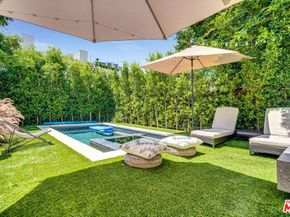 7030 De Longpre Avenue, Los Angeles CA 90028