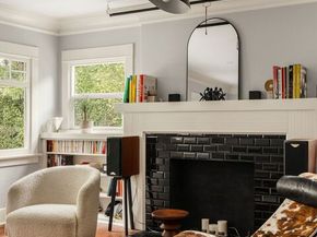 7030 De Longpre Avenue, Los Angeles CA 90028