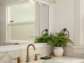 7030 De Longpre Avenue, Los Angeles CA 90028