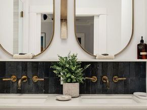 7030 De Longpre Avenue, Los Angeles CA 90028