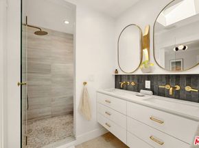 7030 De Longpre Avenue, Los Angeles CA 90028