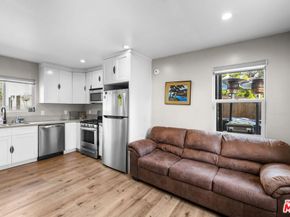 9232 S 8th Avenue, Inglewood CA 90305