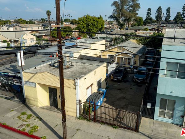 6804 S Hoover Street, Los Angeles CA 90044