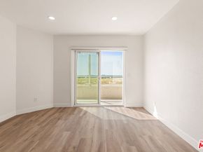25 15th Place 101, Long Beach CA 90802