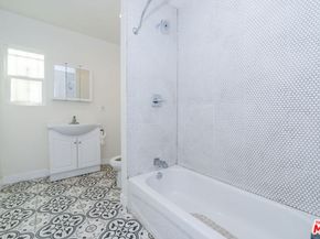522 W 82nd Street, Los Angeles CA 90044