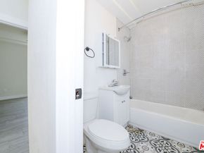 522 W 82nd Street, Los Angeles CA 90044