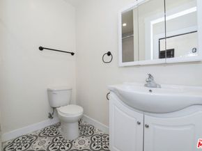 522 W 82nd Street, Los Angeles CA 90044