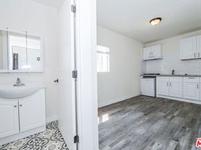 522 W 82nd Street, Los Angeles CA 90044