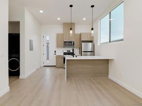 5140 Los Robles Dr, Carlsbad CA 92008