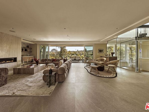 16838 Oak View Drive, Encino CA 91436