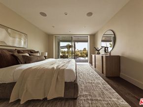 16838 Oak View Drive, Encino CA 91436