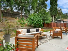 22522 Avenue San Luis, Woodland Hills CA 91364