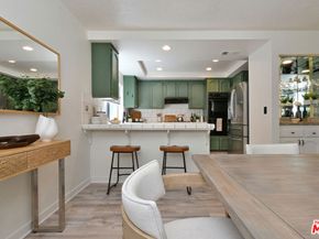 22522 Avenue San Luis, Woodland Hills CA 91364