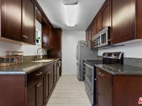 2002 4th Street 102, Santa Monica CA 90405