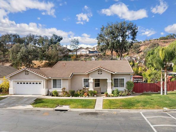 1505 Knoll Park Gln, Escondido CA 92029