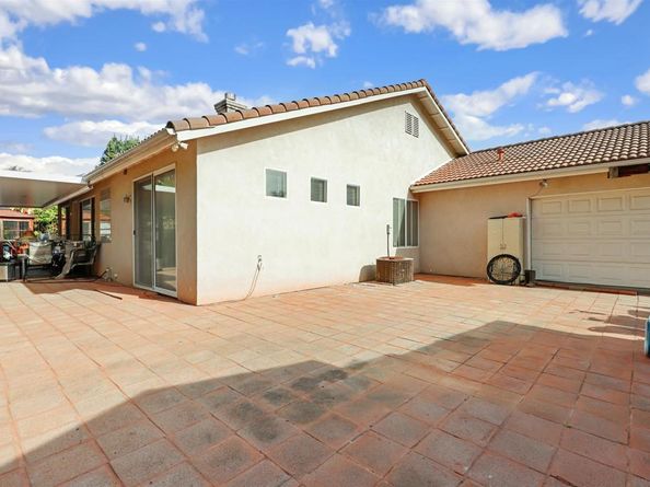 1505 Knoll Park Gln, Escondido CA 92029