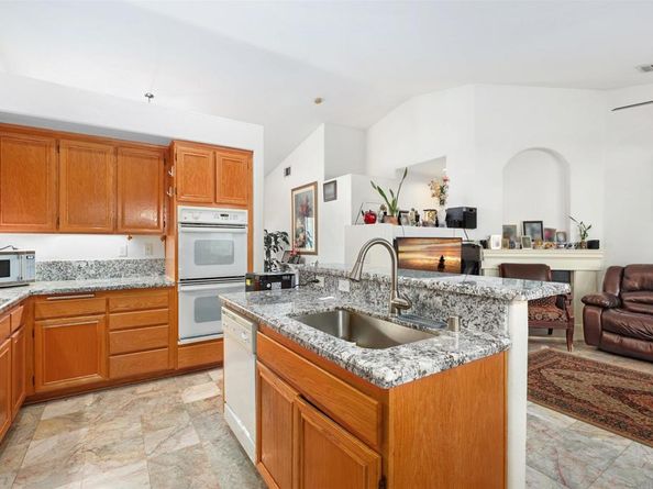 1505 Knoll Park Gln, Escondido CA 92029