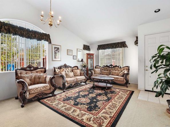 1505 Knoll Park Gln, Escondido CA 92029