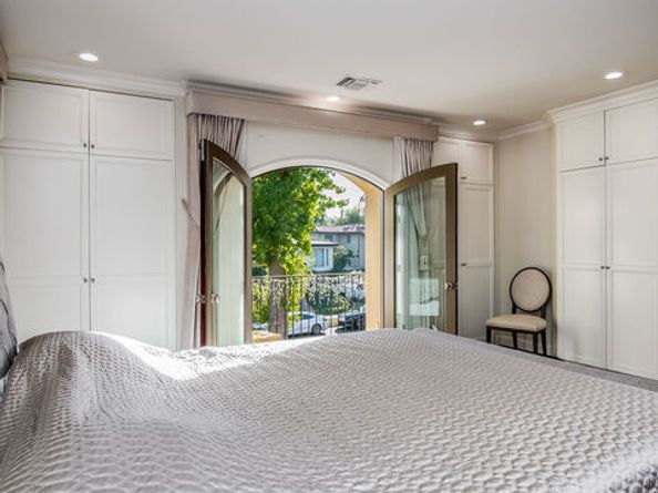 10339 Whipple Street, Toluca Lake CA 91602