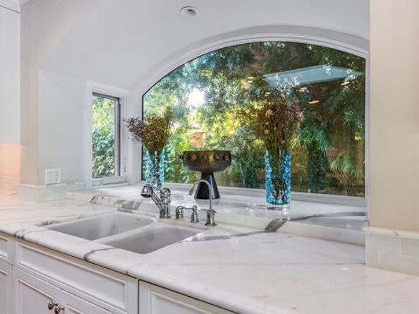 10339 Whipple Street, Toluca Lake CA 91602